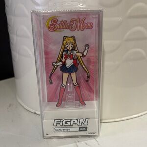 FiGPiN #865 - Sailor Moon Enamel Pin Brand New